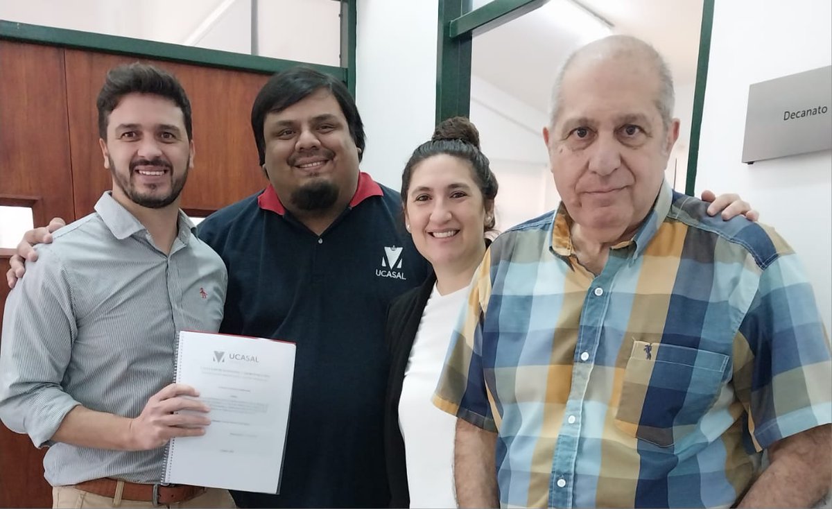Soy LICENCIADO, muchas gracias a todos los que de una u otra forma hicieron posible este logro!!!!