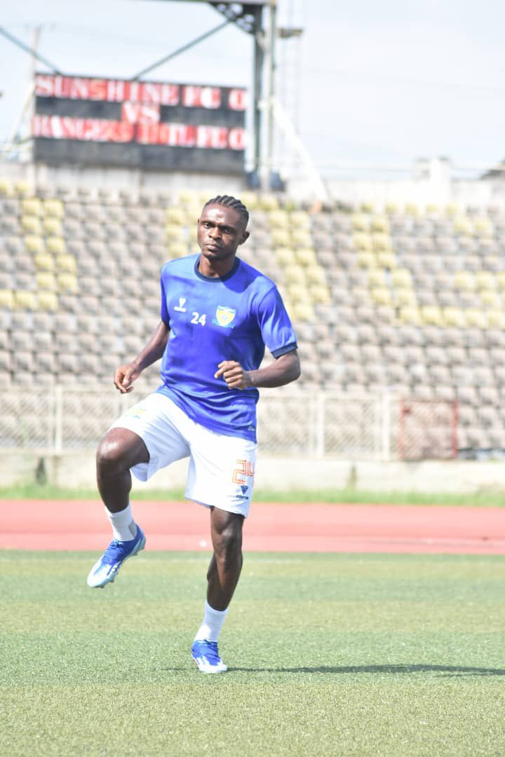 ssstarsupdates's tweet photo. WARM UP DONE
Next kick off 🔜

🔵⚪️🟠✨
#NPFL25 // #SUNRAN // MD 6️⃣
#OwenaWhales
#SunshineStarsUpdate https://t.co/f8FUGLp3t4