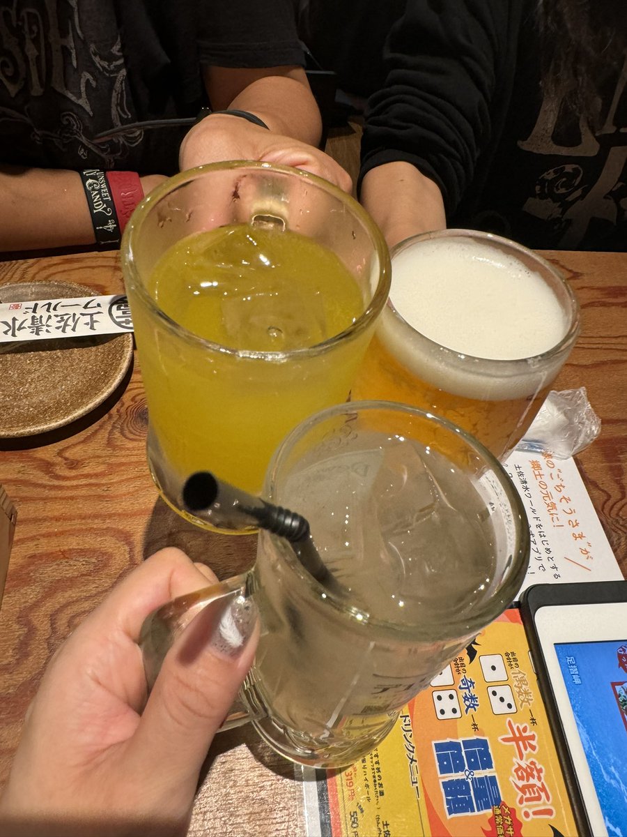 taikichi666's tweet photo. ワールド初日最高でした✨️お友達とお疲れ様乾杯して帰宅しました✨️インスタでHYDEさんにメンションされるという最大のサプライズが起こりました。ヤバすぎてﾀﾋにそう https://t.co/CIhyGaqUJa