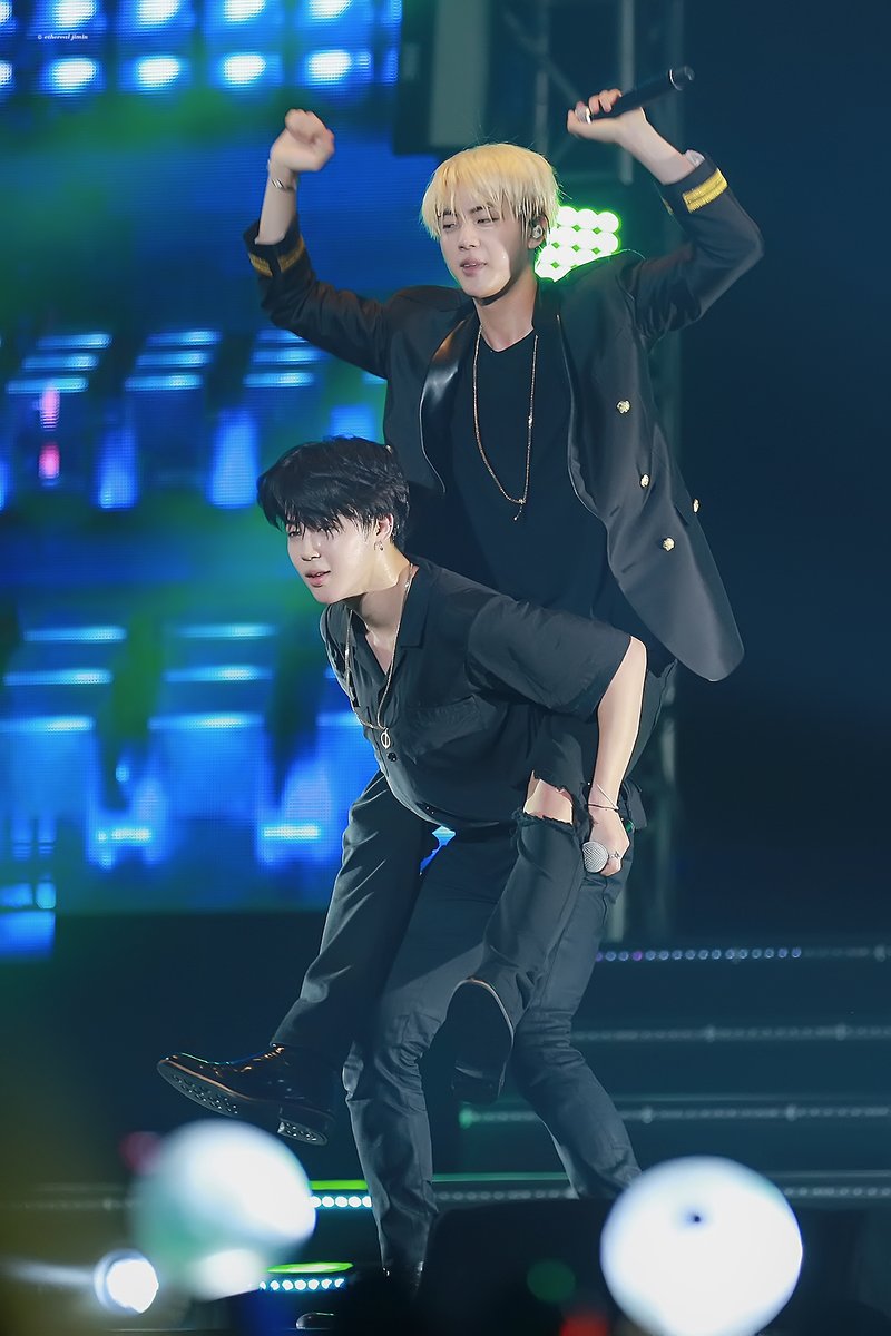 지민아~ 생일축하해~ ✧꒰ *´ސު｀*꒱✩ ꒰๑´ސު｀๑꒱✧

-160703

#지민생일ㅊㅋ
#My_MUSE_JIMIN
#Jimtober2024
#HappyJiminDay 
#jimin