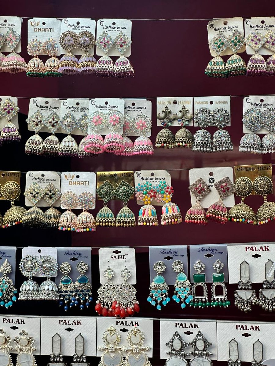 MightBeing's tweet image. Kaunsa lu? 🥰 #JhumkaTwitter