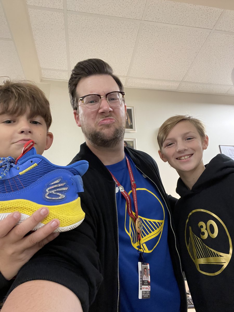 1st Hour is all about supporting Steph Curry! 🏀