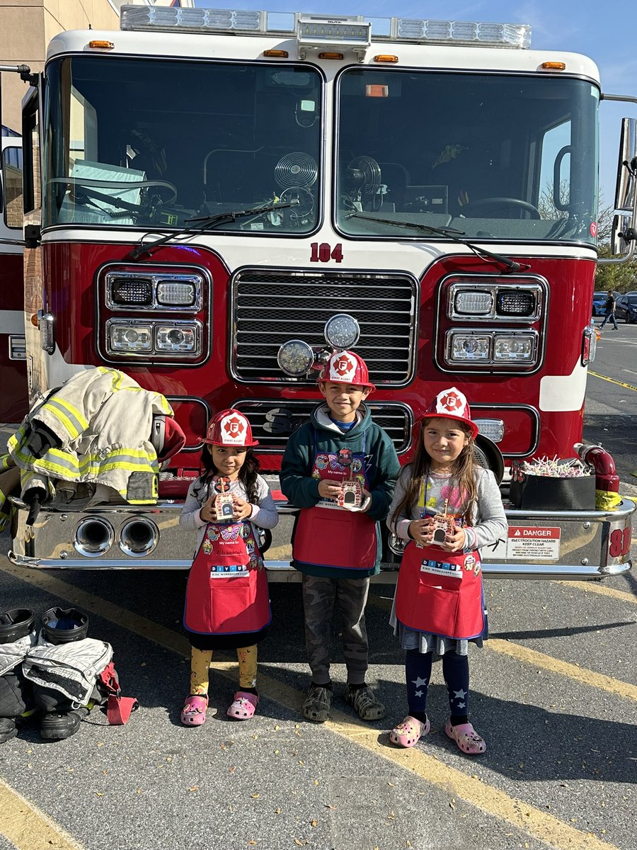 Special shout out to Lelia, Tonisha, Christia, and Elisha. Kids are having an amazing time <a href="/BenitoKomadina/">Benito.Komadina@Lowes</a>  <a href="/DCT0813MD/">Dante Thomas</a> <a href="/IamBrianMacek/">Brian Macek</a> <a href="/mykingthoughts/">Marshall B</a> <a href="/BlueBoxR1/">@BlueBoxR1</a>  <a href="/GibbyRocks10/">Chris Gibson</a>  <a href="/GallianoScott/">ScottGalliano</a>