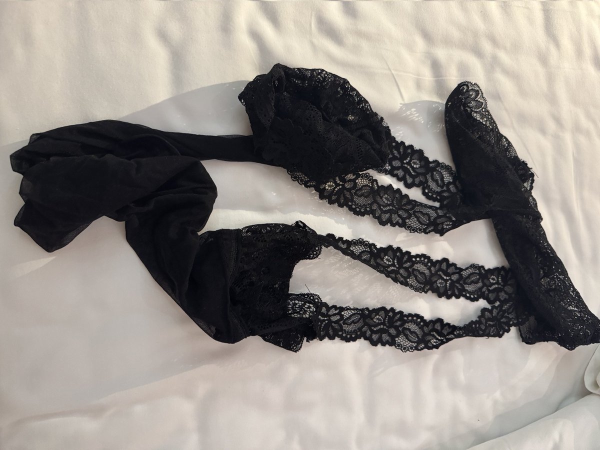 刚忙完，准备出去宵夜，跟夫人突发奇想，把刚才的战袜包含，找个地方发出来，029有人要去拿，地址一会放好再发出来。