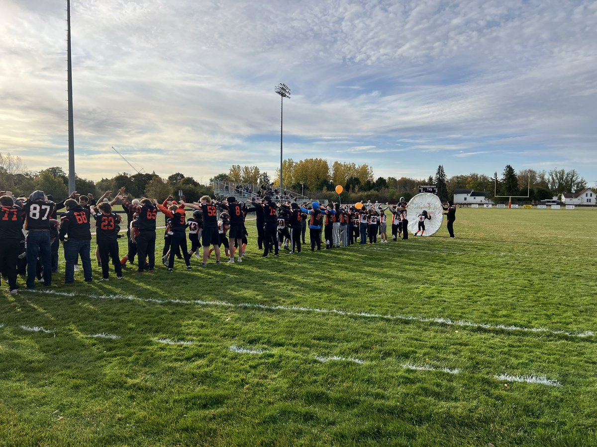 wilson6461's tweet photo. Thankful to have Coach Nesbitt and his coaching staff, along with the varsity football team supporting the junior Chiefs today for their championship game!! Their support means a great deal to our young players.
#GoChiefs!! https://t.co/waI2UUcU7C