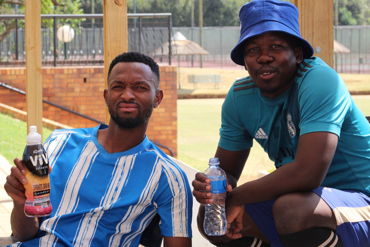 Soccer_Laduma's tweet photo. The fans are getting in on the action with some aQuellé Natural Spring Water.☀️ 💧
#Legendary5Tournament
#SoccerLaduma
#KickOff
#NaturalSpringWater
#aQuellé
@aQuelle https://t.co/apmtk5X5JM