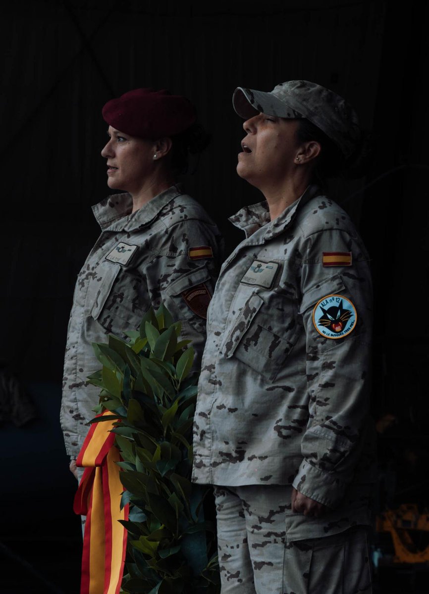 EMADmde's tweet photo. Los destacamentos 🇪🇸 #Paznic y #Tigru, desplegados en Rumanía 🇷🇴 celebran el #DFN24 en la Base Mikhail Gogalniceanu acompañados de autoridades de países aliados @NATO #MOPS @EjercitoAire https://t.co/C6h5S7xo0E