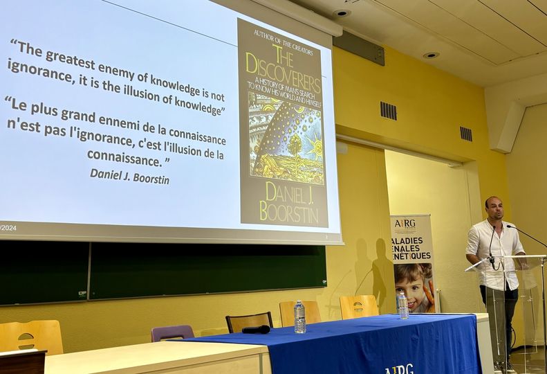 AirgFrance's tweet photo. Professeur Thomas Robert (AP-HM Marseille )
En Europe, 80% des maladies rares sont d’origines génétiques.
#maladies #renales #genetiques #errance #diagnostic #rare #chronique https://t.co/UV7S9qkamQ