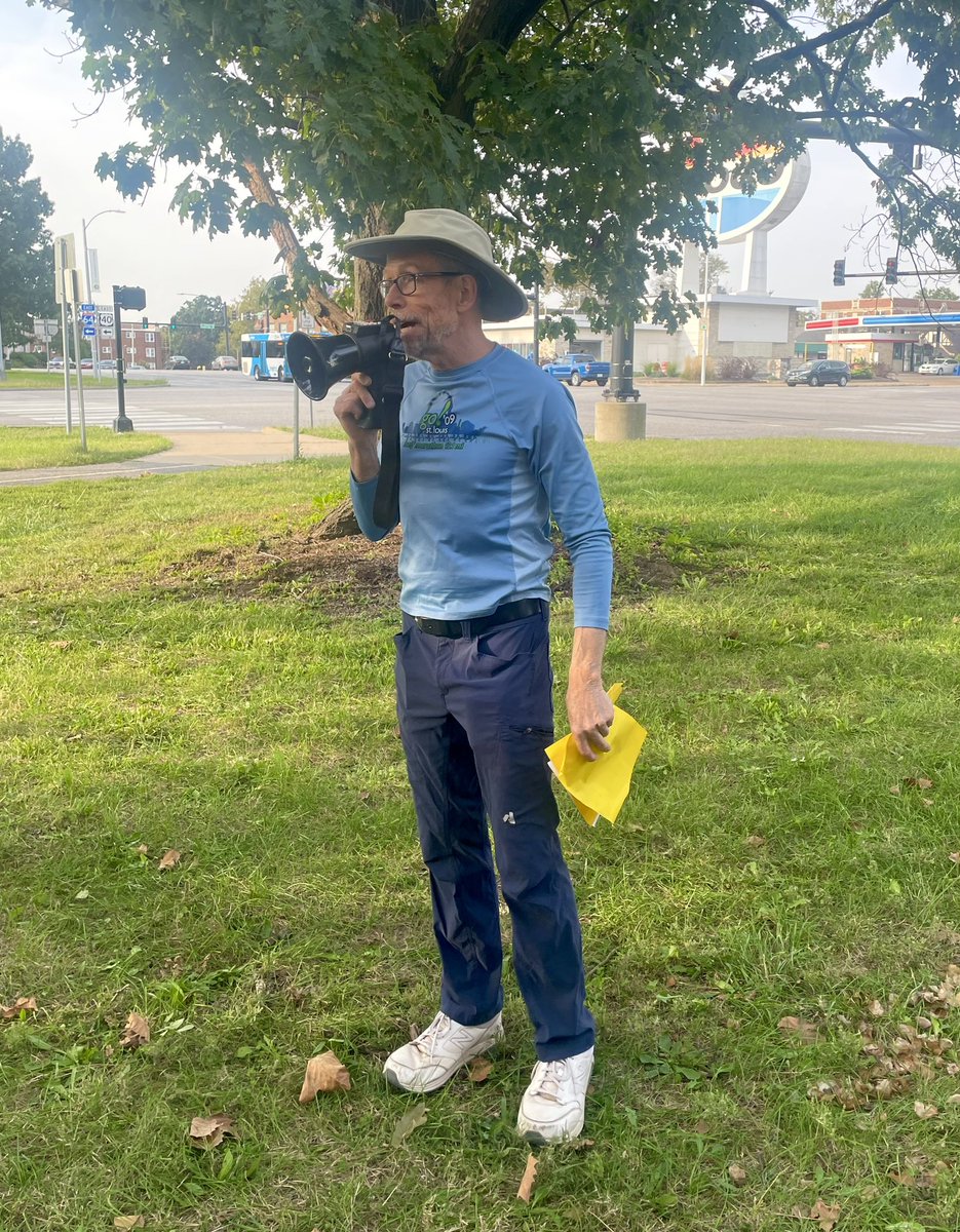 Here’s <a href="/charliekmox/">Charlie Brennan</a> getting the volunteers ready to plant this morning. Special thanks to him for organizing this effort. Can’t wait for Spring!