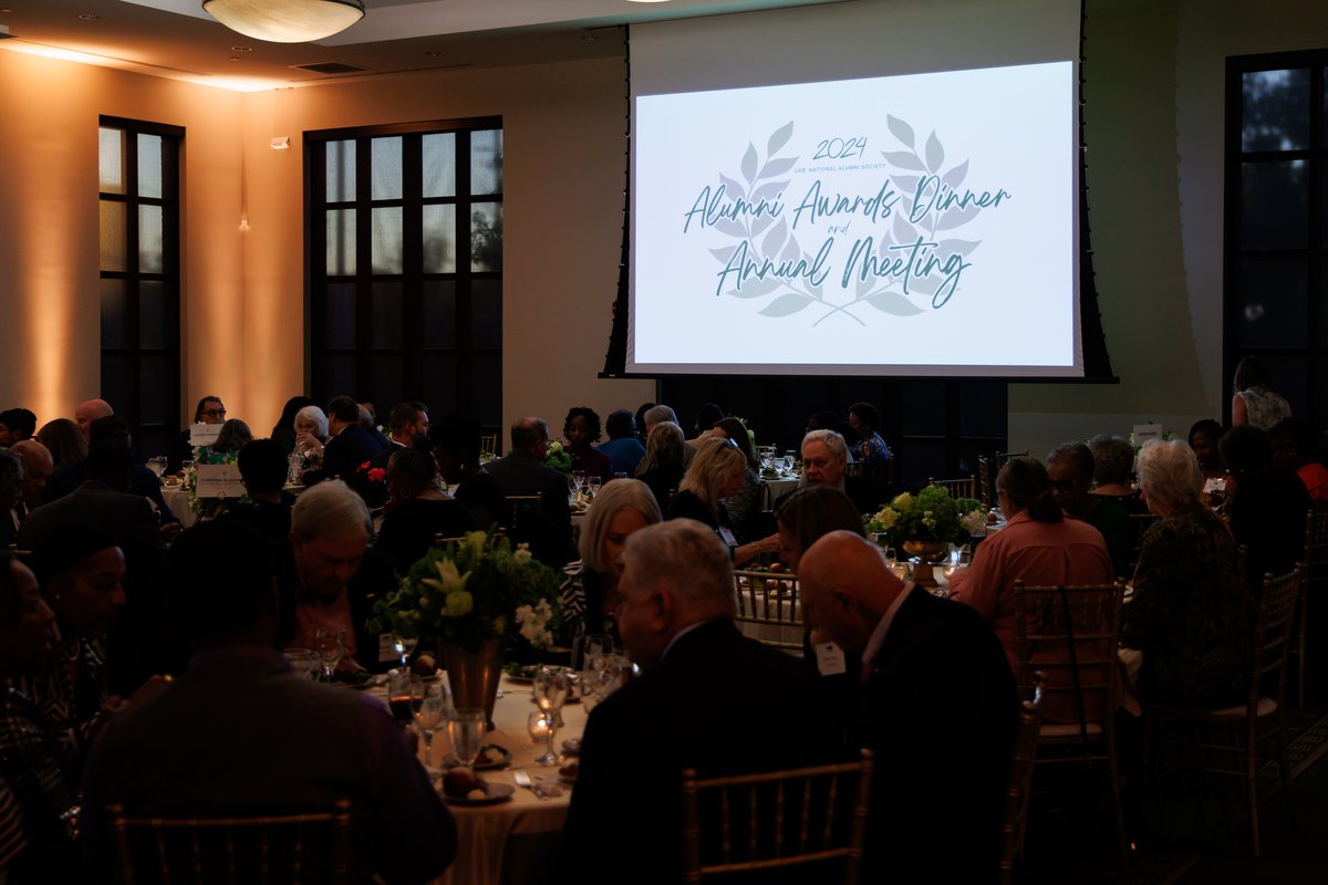 drcarter4edu's tweet photo. I am truly honored to have received the UAB Young Alumni Rising Star Award! UAB means so much to me! @UABNews @uabalumni #Grateful #UAB #Alumni #GoBlazers https://t.co/3YG1lqTxzE