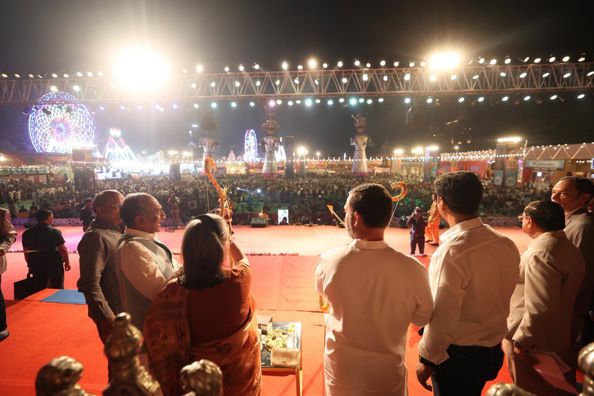 Congress (@incindia) on Twitter photo आज CPP चेयरपर्सन श्रीमती सोनिया गांधी जी और नेता विपक्ष श्री <a href="/RahulGandhi/">Rahul Gandhi</a> दिल्ली के नव श्री धार्मिक लीला कमेटी द्वारा आयोजित दशहरा उत्सव में सम्मिलित हुए।
दशहरा महापर्व बुराई पर अच्छाई की जीत का प्रतीक है।
यह पर्व संदेश देता है कि विजय हमेशा सत्य की होती है और अधर्म सदैव आज CPP चेयरपर्सन श्रीमती सोनिया गांधी जी और नेता विपक्ष श्री <a href="/RahulGandhi/">Rahul Gandhi</a> दिल्ली के नव श्री धार्मिक लीला कमेटी द्वारा आयोजित दशहरा उत्सव में सम्मिलित हुए।
दशहरा महापर्व बुराई पर अच्छाई की जीत का प्रतीक है।
यह पर्व संदेश देता है कि विजय हमेशा सत्य की होती है और अधर्म सदैव