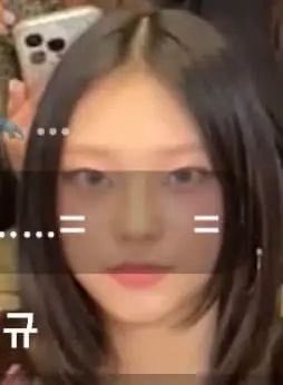 haerinskumu's tweet image. When the comment section did this to Haerin on the live