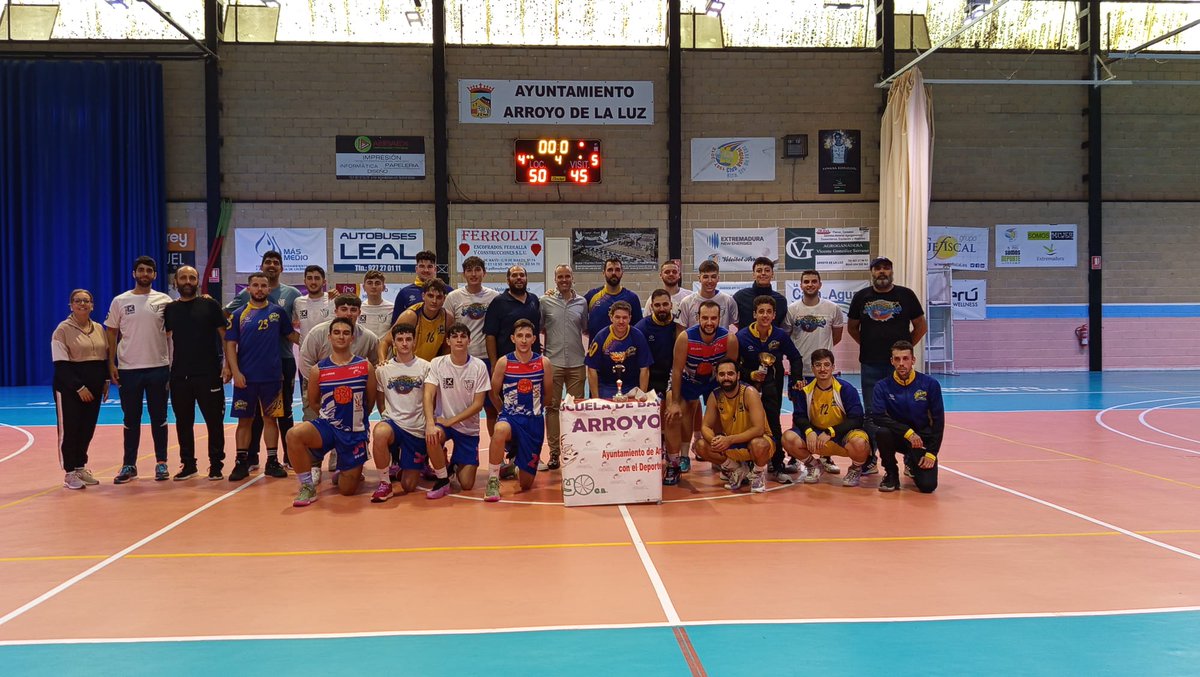 ARROYOBALONCES1's tweet photo. Hoy hemos disfrutado con nuestros amigos de BAM, de dos partidazos de baloncesto infantil y senior. Gracias por venir, por la deportividad y por disfrutar del  🏀. https://t.co/yRaiUqCgM1