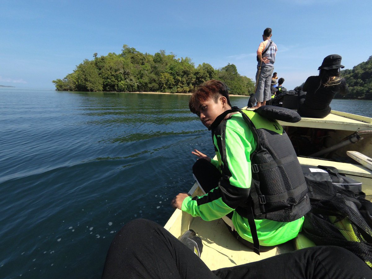 kopifilterpagi's tweet image. Siapa bilang anak muda gak bisa berkontribusi buat laut? Gw buktiin kalau kita bisa! Simak cerita pengalaman studi independen gw di Sulawesi Tengah. Btw ini fully funded lohh 🙂‍↔️🙂‍↔️

A thread.

#marinescience #pesonaindonesia #jalesvevajayamahe