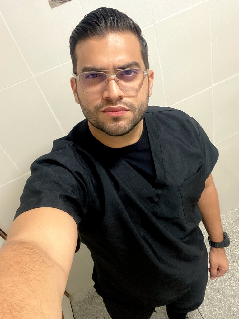 EduardoRed7's tweet photo. Feliz sabadito 🖤 https://t.co/n8UO4jHL2n