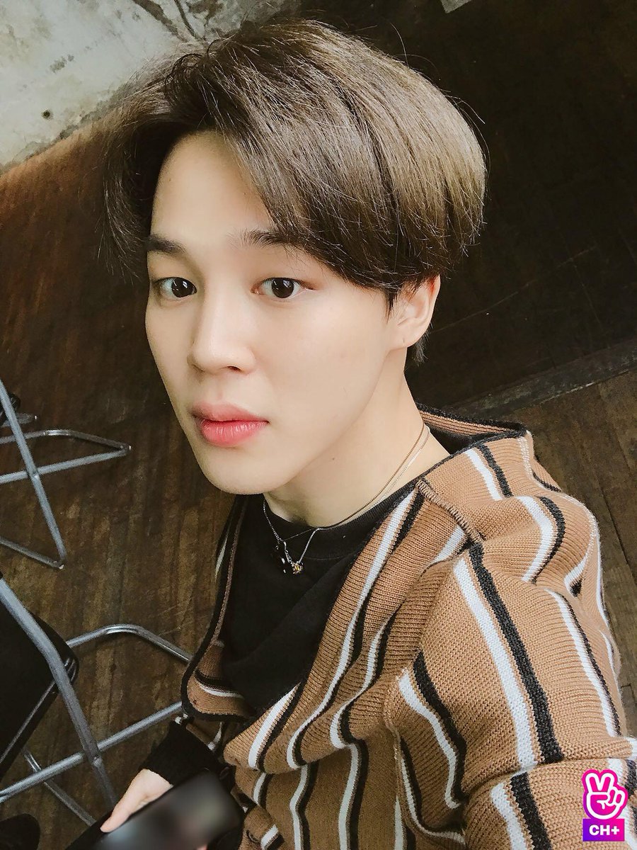 queen_namjoons's tweet photo. Happy birthday to our beautiful Jimin! We love you keep pushing stay heathy! 💜💜💜💜 #JiminOurHappiness #HappyJiminDay https://t.co/6GCsdZ00iJ