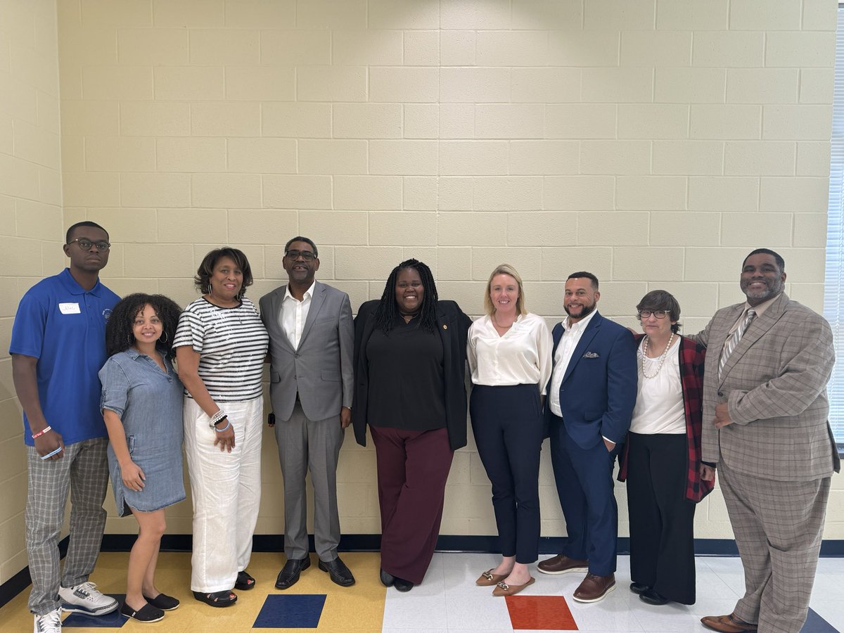 Today as a leader, I had the privilege of collaborating with my AMAZING ASSISTANT Principals to share how we are leading in our school! I am grateful to serve on a team with <a href="/geter_ronnie/">OGCougars</a> and @kakiblackburn! Iron Sharpens Iron! Special thank you to all of my guests and support!