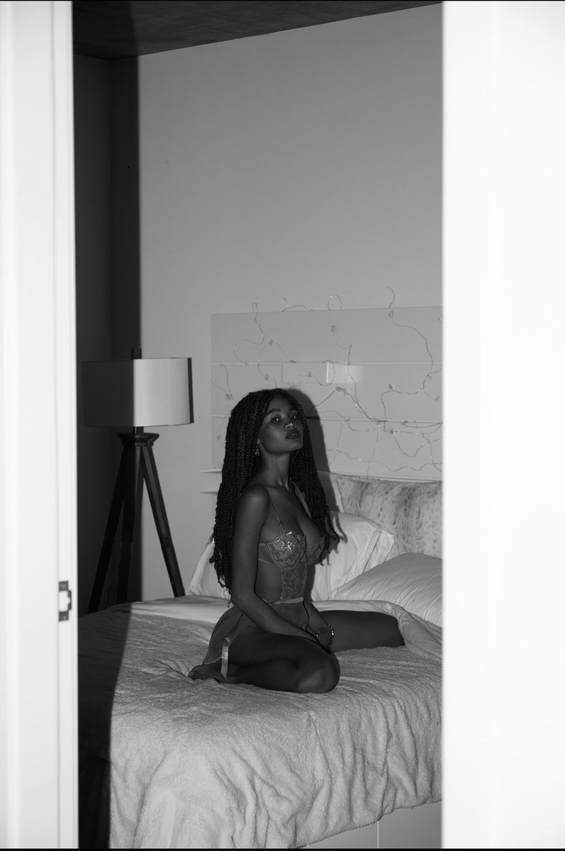 MichaelleAmisi2's tweet photo. #fyp #blackandwhitephoto #sexy #bedroom https://t.co/qKnq77UtyU