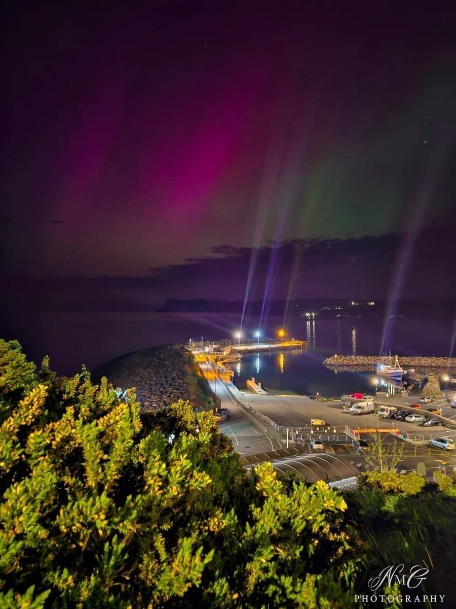 McginnNicole's tweet photo. Northern lights in Ballycastle ❤️ #ballycastle #NorthernIreland #northcoast #visitcauseway #causewaycoast #photography #beautiful #northernlights https://t.co/kGIdK4UNpT