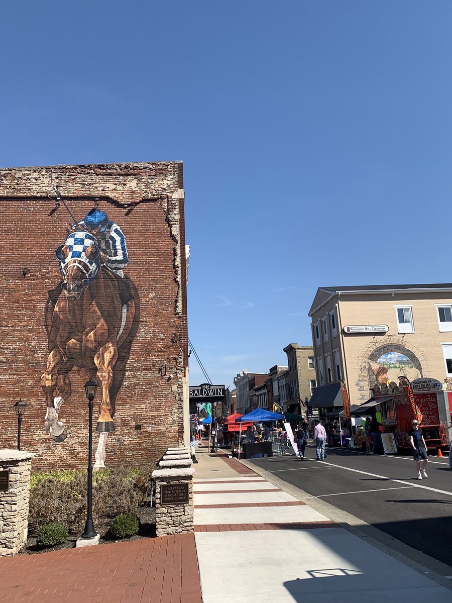 kathy7's tweet photo. It’s a beautiful day for the Legends of Bourbon County  Festival #kywx #curlin #Horses #secretariat  ☀️🐎@Kentuckyweather @jloganwxguy @StormHour https://t.co/BPbEdR8Dco