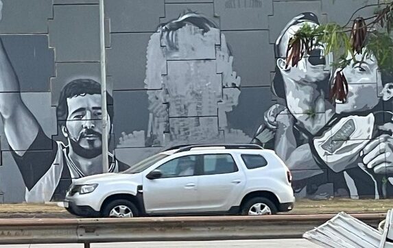 "O Atlético ERA o território livre no coração de Minas Gerais"

Estão limpando imagens, queimando livros, assassinando reputações, apagando nomes,  comprando opiniões, manobrando massas e reescrevendo a história. 

Um recado: sobreviveremos a isso. Aqui é Galo