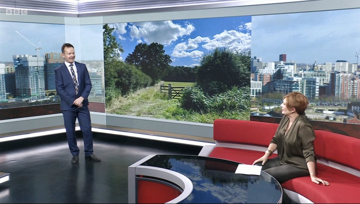 When the stunning <a href="/ClareFrisby/">Clare Frisby📺</a> decides its a (p)leather day, well there's no competition ❤