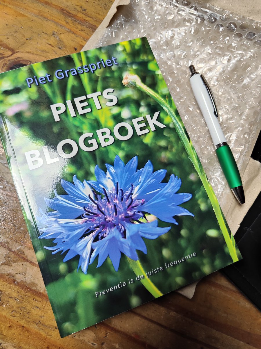 Anke_1967's tweet photo. Boek is binnen 🥳
Thanks @PGrasspriet Coen en Sonja 💝 https://t.co/Hwz1AoufZR