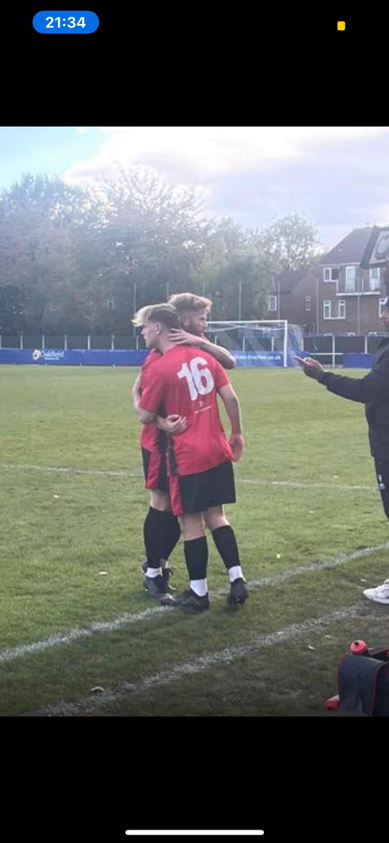 Stapleford Town FC (@stfcseniors) on Twitter photo <a href="/SGerrardAcademy/">Steven Gerrard Academy</a> coach <a href="/AaronLarge89/">Largey</a> passing the batton to 16 yr old 1st year student <a href="/charliej2007/">Charlie Jackson</a> on his debut for the 1st team today ! This is why we do it💪
🤝 <a href="/SGerrardAcademy/">Steven Gerrard Academy</a> coach <a href="/AaronLarge89/">Largey</a> passing the batton to 16 yr old 1st year student <a href="/charliej2007/">Charlie Jackson</a> on his debut for the 1st team today ! This is why we do it💪
🤝