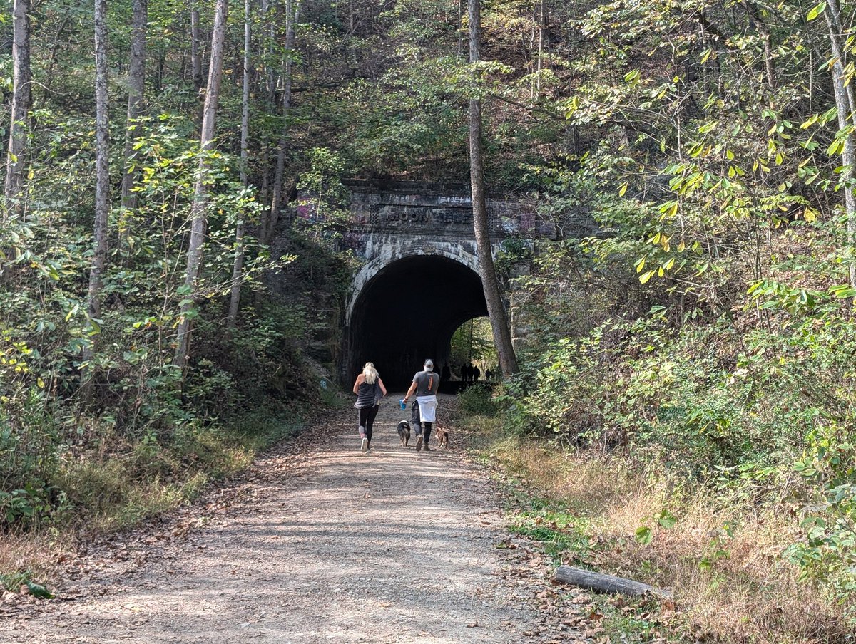 daremo123's tweet photo. Walked the Moonville rail trail today. 7 mile walk and finishing with some BBQ and beer! https://t.co/PVIZkQQL78