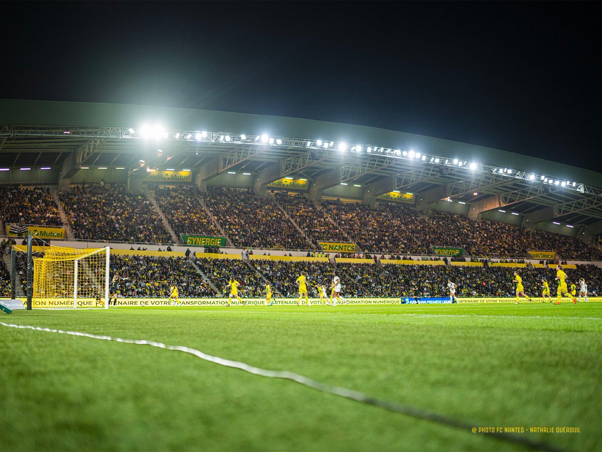 Avec 16 847 spectateurs, le <a href="/FCN_Feminines/">FC Nantes Féminines</a> signe ce soir face au PSG la meilleure affluence de l'histoire de l'#ArkemaPL hors duels entre l'OL et le PSG.

Record également du coup pour un promu dans l'élite. Succès total #FCNPSG