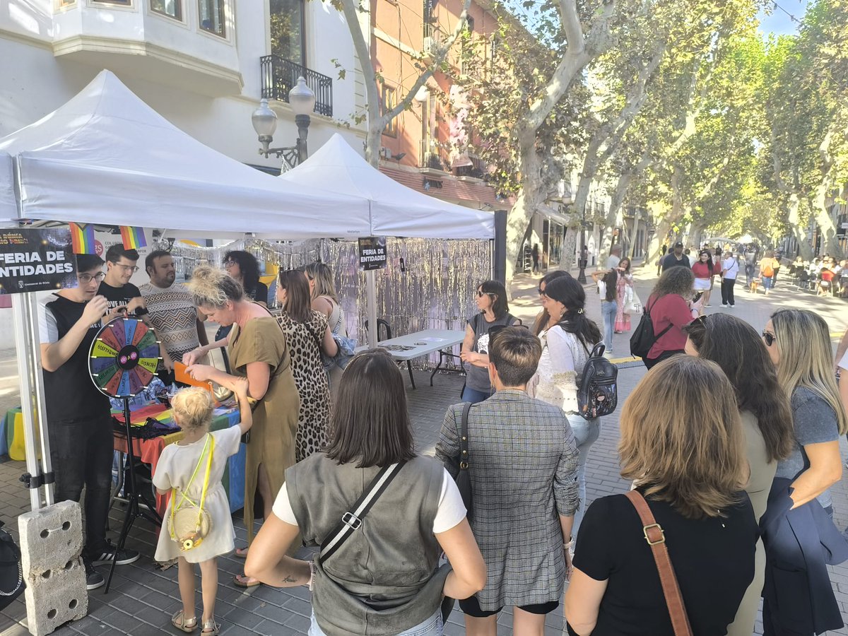 Hui <a href="/CLGS_SAFOR/">Col·lectiu LGTBIQ+ Safor-Valldigna</a> ha estat en la Fira d'Associacions del DIVA DÉNIA MUSIC PRIDE amb una taula informativa LGTBI+. Ha sigut una vesprada plena de fantasia, activisme, reivindicació i glamour. 
💪🏻🏳️‍🌈🏳️‍⚧️👯🏻
