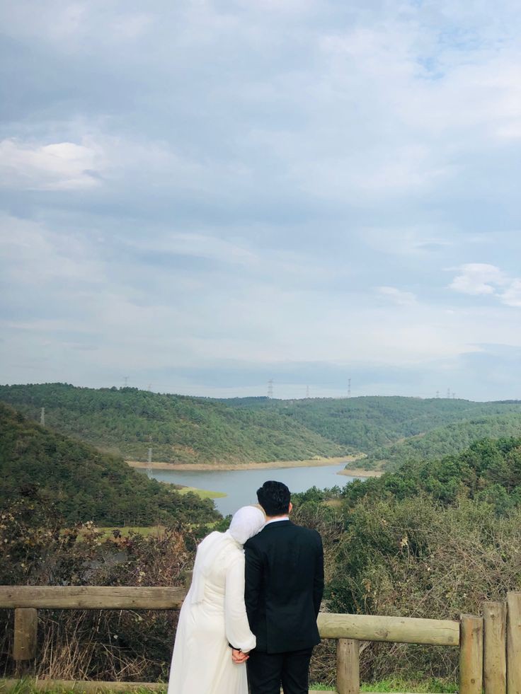 النفوس مجبولة على وحشَة التفرُّد، وعلى الأُنس بالرفيق.

-ابن القيم.