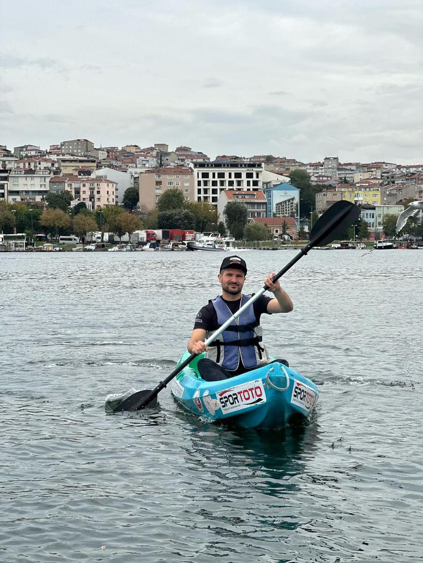 Bu çağda sonsuza kürek çekmeyi yeğlerdim.