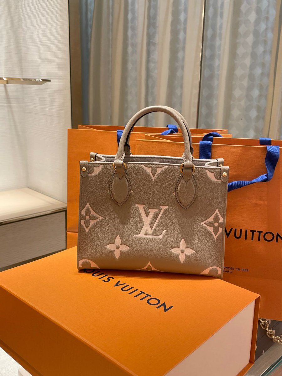 biketune2's tweet image. Shopping with my besties today! We both liked this bag and bought it together, becoming bestie bags😜