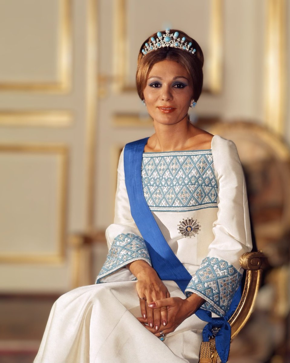 تولد شهبانو فرح عزیزمون بود امروز.
تولدتون مبارک شهبانو <a href="/ShahbanouFarah/">FARAH PAHLAVI - فرح پهلوی</a>.
سایه‌تون بر سر ما و ایران مستدام.
به‌امید بازگشت‌تون به ایران و قدم گذاشتن‌تون بر چشم و قلب ما، مادر زیبا و عزیز ایران‌زمین.
💚🤍❤