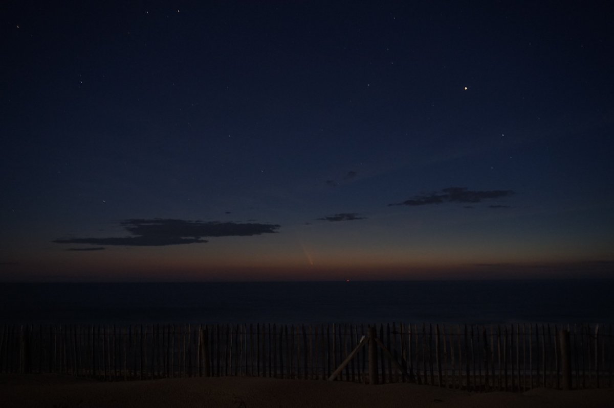 milcdromeda's tweet photo. La #Comète Tsuchinshan-Atlas ce soir depuis Carcans Plage (33) https://t.co/0rFRKLMOGG