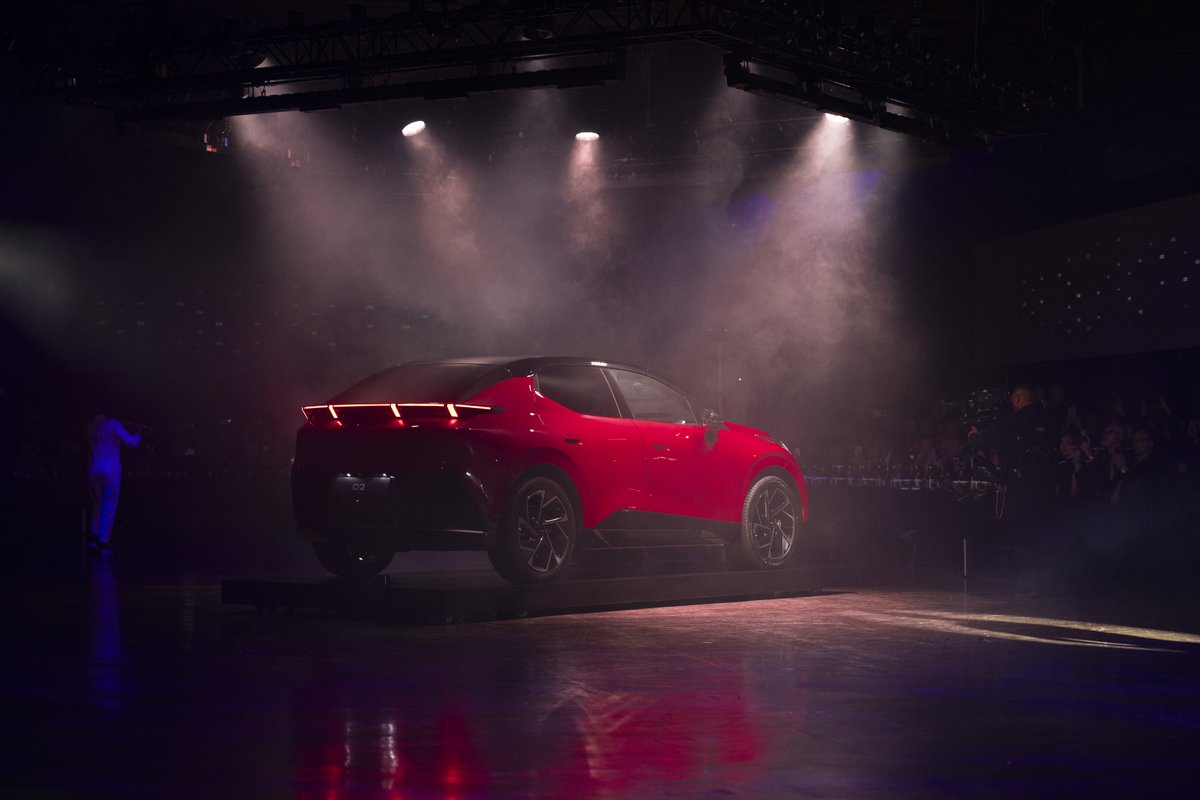 Your front-row seat to our Electric Banquet in Milan, unveiling the brand new Lynk &amp; Co 02 👀

Missed the live event? No worries—you can still watch the full reveal on YouTube and catch up on all the excitement: youtube.com/live/zdfYaF5Hq…

#LynkCo #LynkCo02