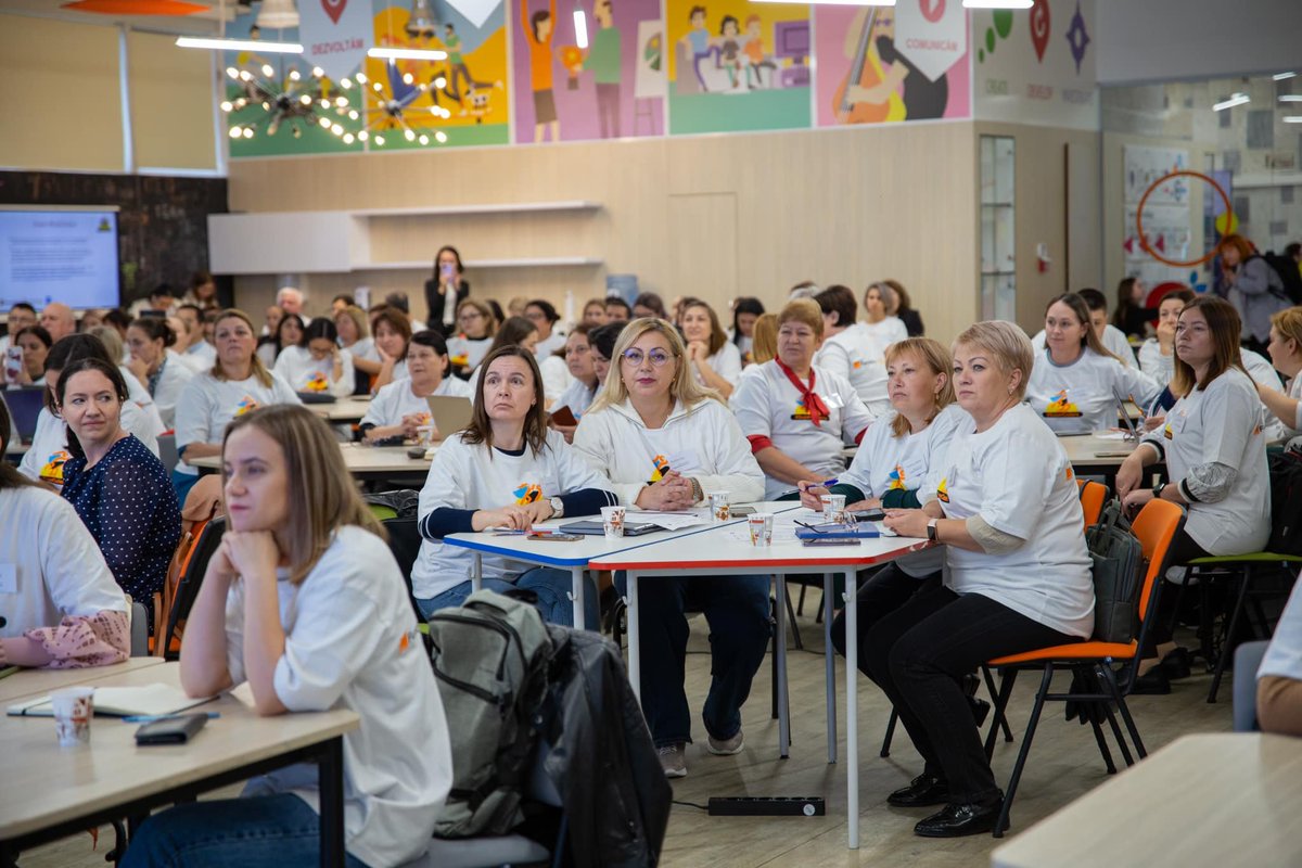 UNFPAMoldova's tweet image. .@UNFPA has partnered w/@OrangeMD Foundation under #SuperCoders & #Bodyright initiatives to train teachers on #AI & prevention of digital violence. 
On October 26, 2,800 adolescents & parents in #Moldova will learn from them.
🤲Together we’re shaping a digital & safe generation!
