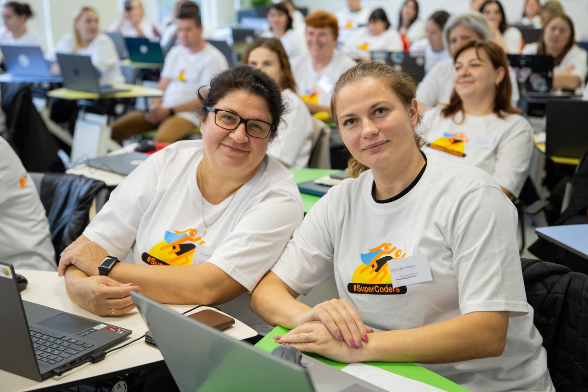 UNFPAMoldova's tweet image. .@UNFPA has partnered w/@OrangeMD Foundation under #SuperCoders & #Bodyright initiatives to train teachers on #AI & prevention of digital violence. 
On October 26, 2,800 adolescents & parents in #Moldova will learn from them.
🤲Together we’re shaping a digital & safe generation!