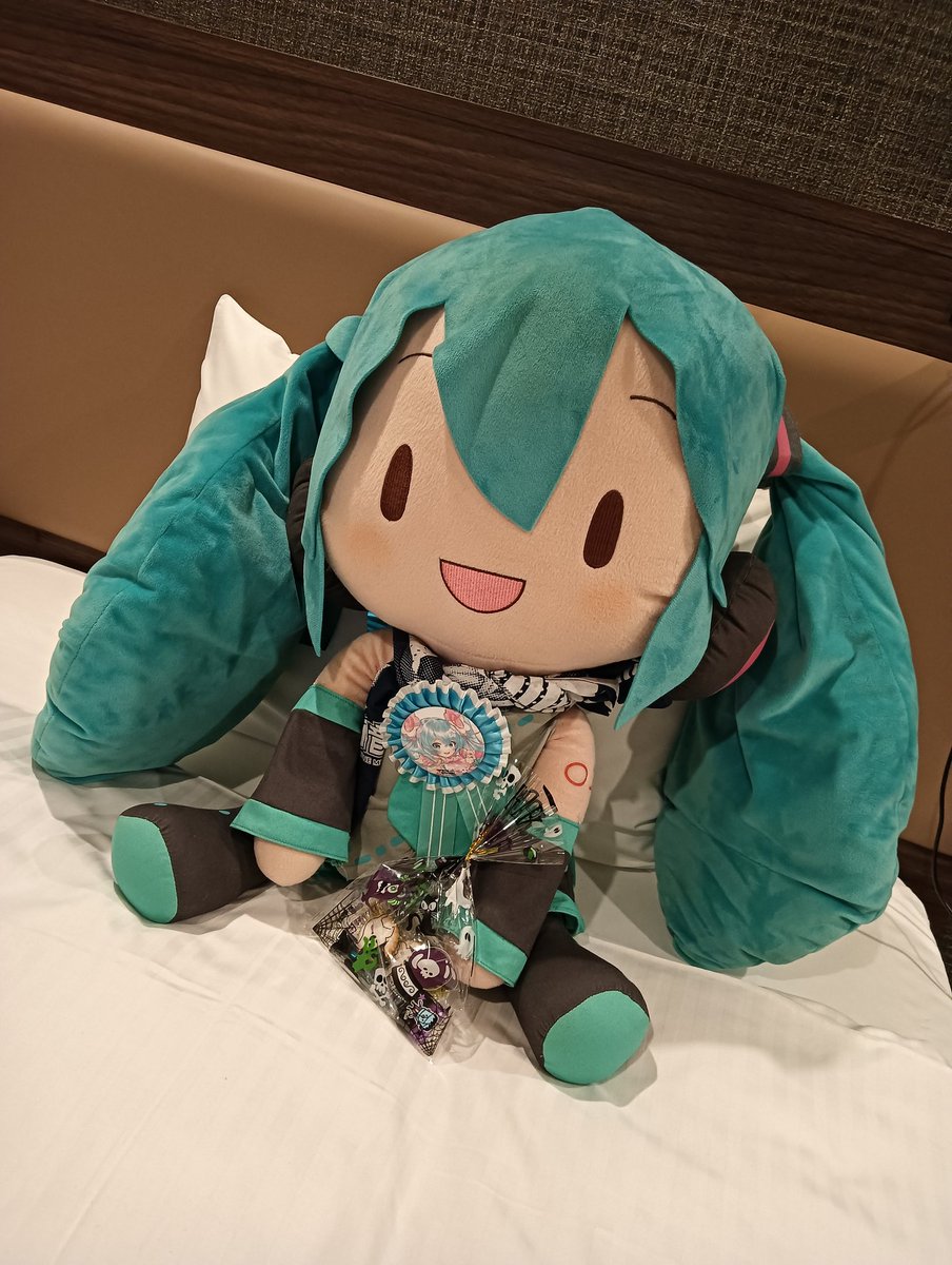 MickMiku39ninja's tweet photo. ハロウィンのお菓子を貰えてご機嫌などでかちゃん可愛い！

#どでかちゃん
#初音ミク
#うちの子可愛い https://t.co/oXlWl2fRcK