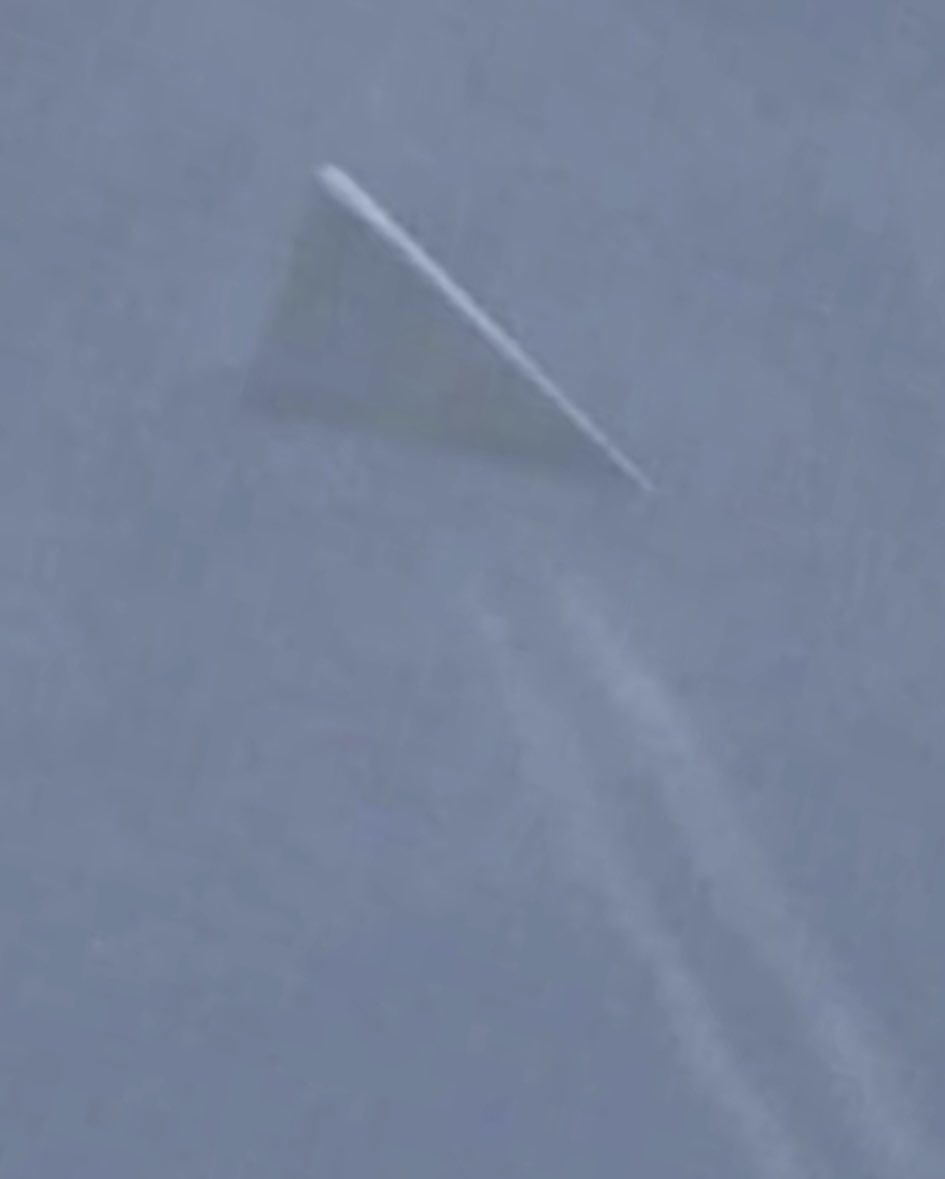 MattWallace888's tweet image. Mysterious flying triangle captured on camera