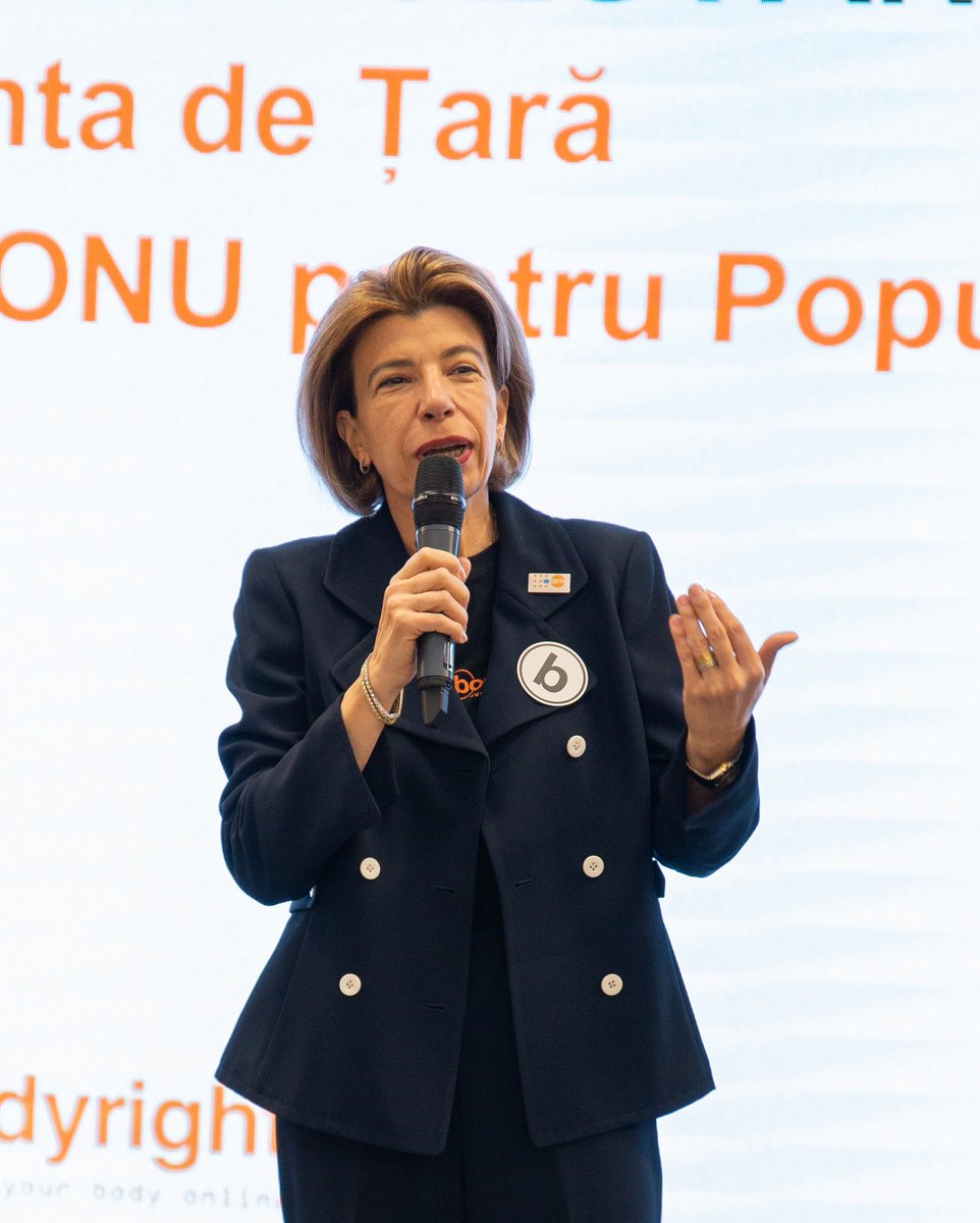 UNFPAMoldova's tweet image. .@UNFPA has partnered w/@OrangeMD Foundation under #SuperCoders & #Bodyright initiatives to train teachers on #AI & prevention of digital violence. 
On October 26, 2,800 adolescents & parents in #Moldova will learn from them.
🤲Together we’re shaping a digital & safe generation!