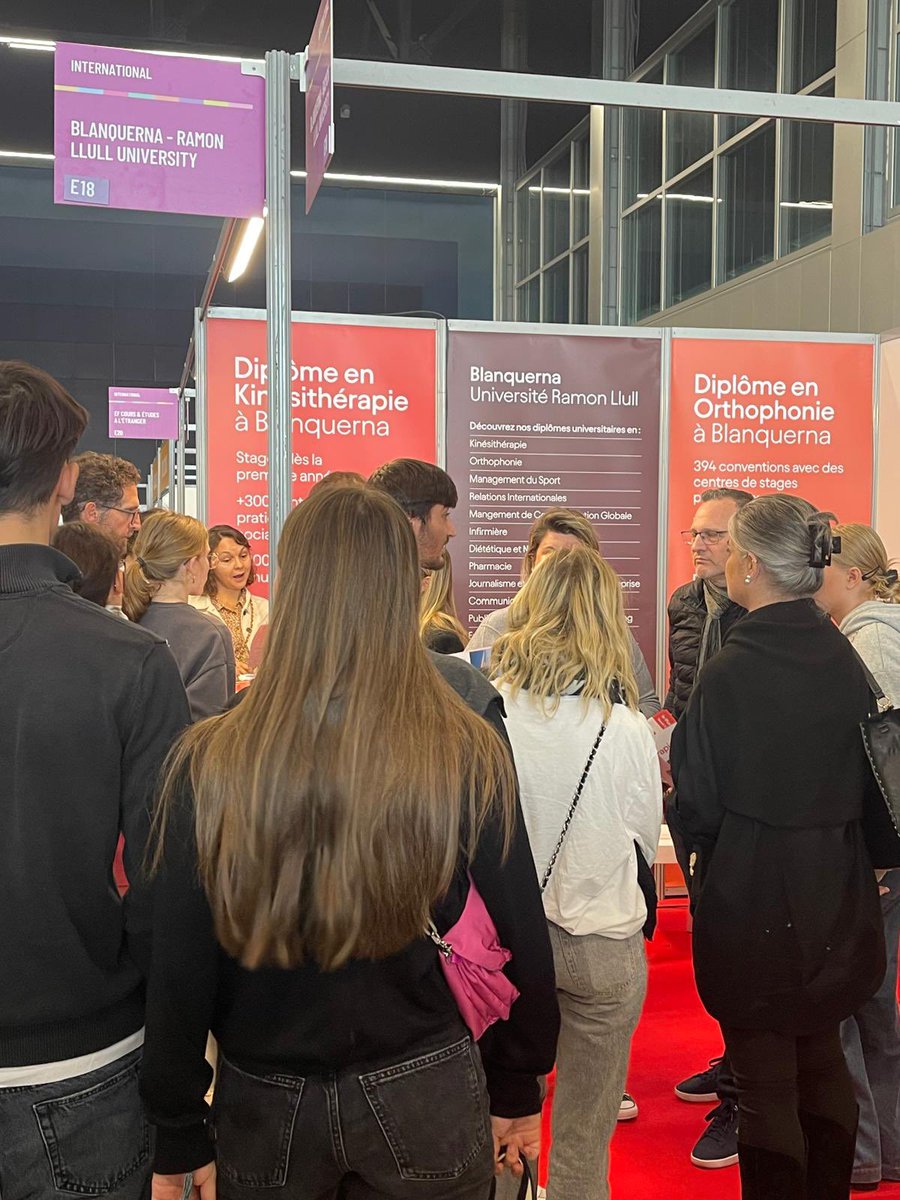 Blanquerna's tweet photo. Avui som al Salon de l’Étudiant de Toulouse explicant la nostra oferta en graus i màsters. Molts joves amb les seves famílies amb ganes d’apostar per l’ #excel·lenciaesfutur a Blanquerna https://t.co/QT9vfXMtlg