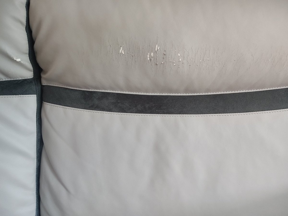 #but #magasinbut #meublesbut
Quand ton canapé n'a que 3 ans et qu'il est dans cet état. But te répond qu'il n'est garantie que 2 ans et ne peut rien faire ... Bravo pour le SAV ! A fuir ...