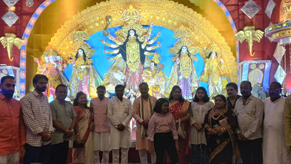 রামনগর স্থিত সংহতি ক্লাবের আমন্ত্রণে পুজো মন্ডপে মায়ের আশীর্বাদ প্রাপ্ত করি।

মায়ের নিকট সকলের মঙ্গল কামনা করি।