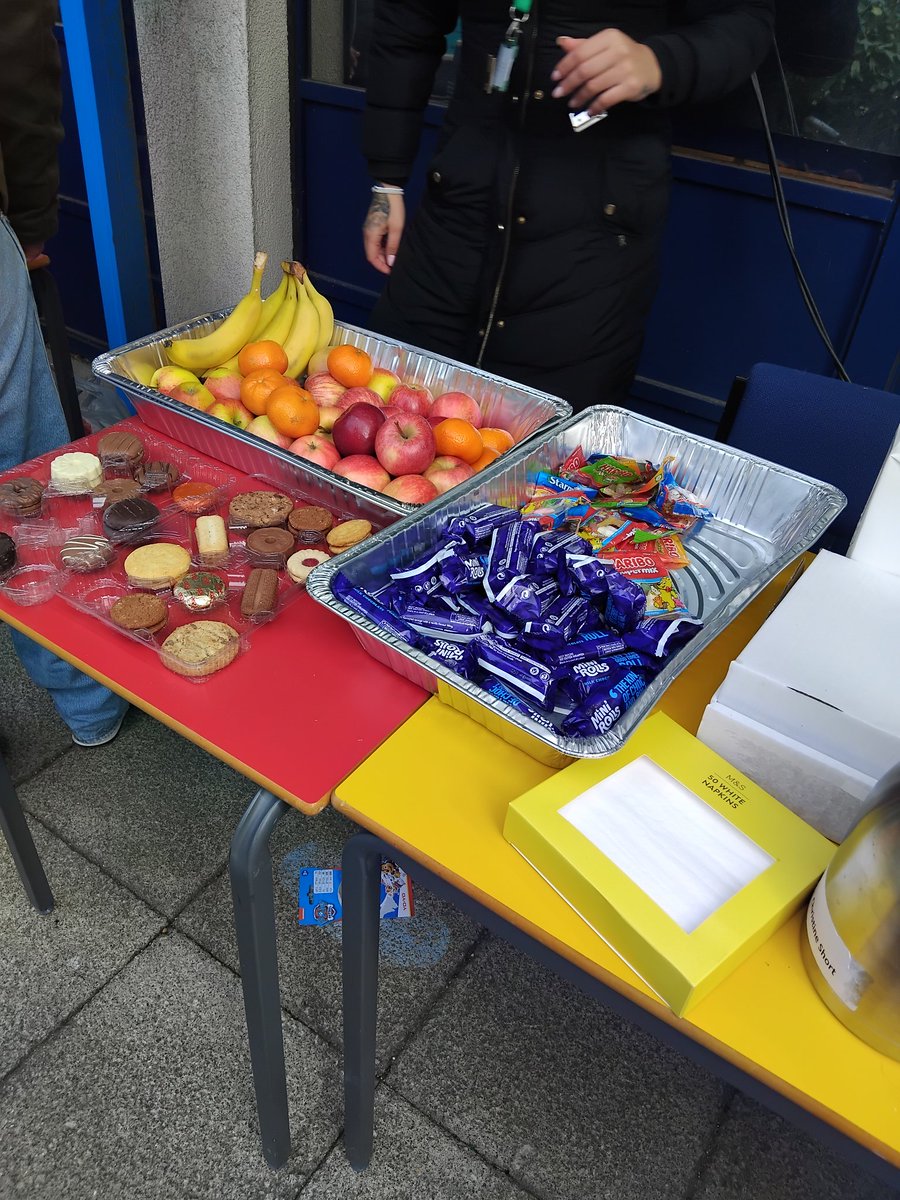 fincraig1's tweet photo. I wouldn't go to the opening of an envelope, but the official opening of the new lift at Hind House was cause for celebration. Combined with bouncy castles, snacks and Jerk Chicken. I love that we have so many events to meet with neighbours celebrate the Islington community https://t.co/LEmfOqW6Ht