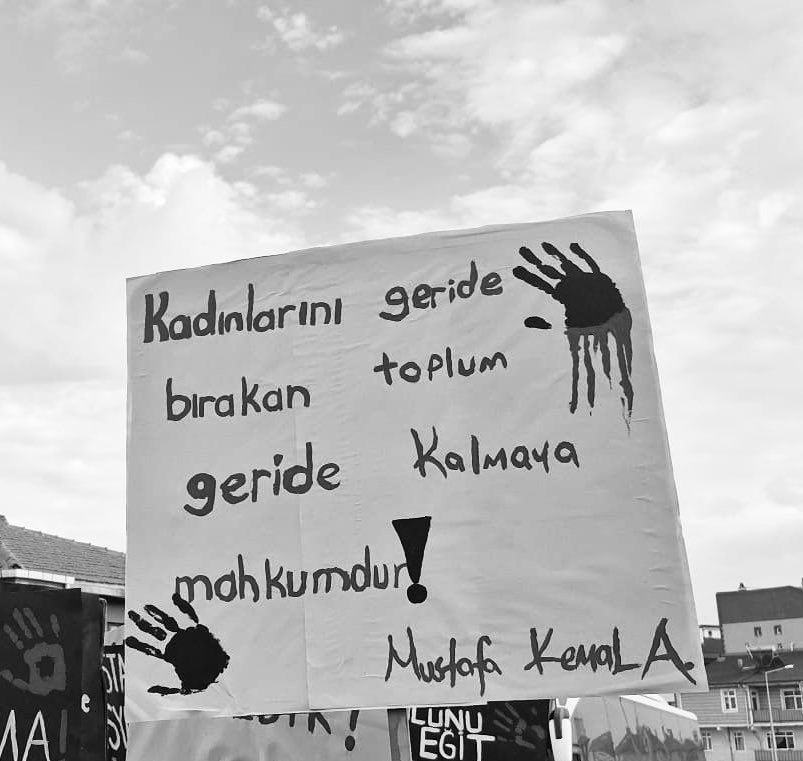 psikologadayi__'s tweet photo. #ŞiddetDildeBaşlar
#YasayıUygulaKadınıYaşat
#6284üuygula 
#İstanbulSözleşmesiYaşatır https://t.co/f4sj68nVhX