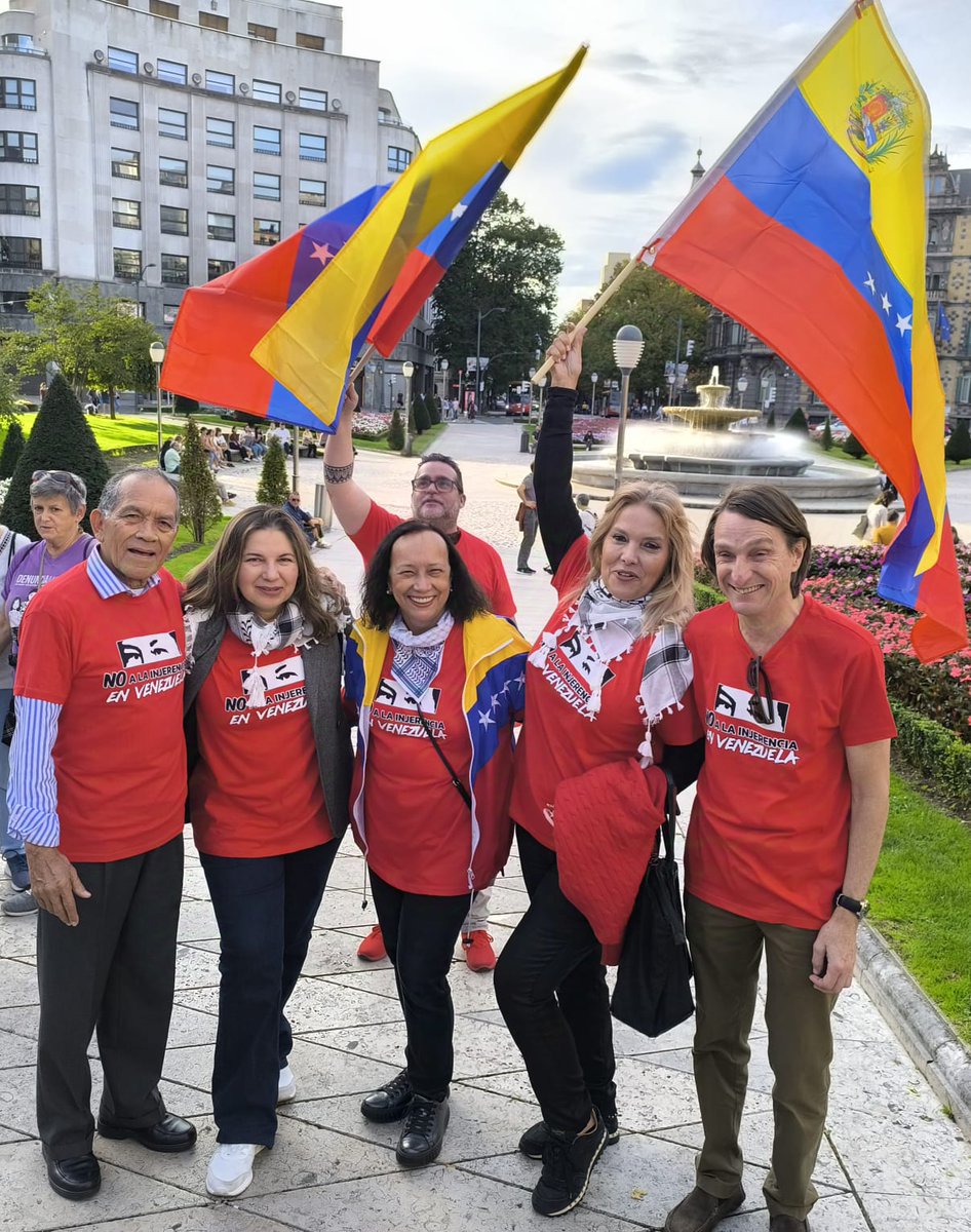 En defensa de La Diplomacia Bolivariana de Paz presentes en Bilbao Con asistencia de representantes de la Embajada de la República Bolivariana de Paz y los cinco Cónsules Generales en  España¡No a la injerencia en Venezuela! <a href="/NicolasMaduro/">Nicolás Maduro</a> <a href="/delcyrodriguezv/">Delcy Rodríguez</a> <a href="/dcabellor/">Diosdado Cabello R</a> <a href="/jorgerpsuv/">Jorge Rodríguez</a>