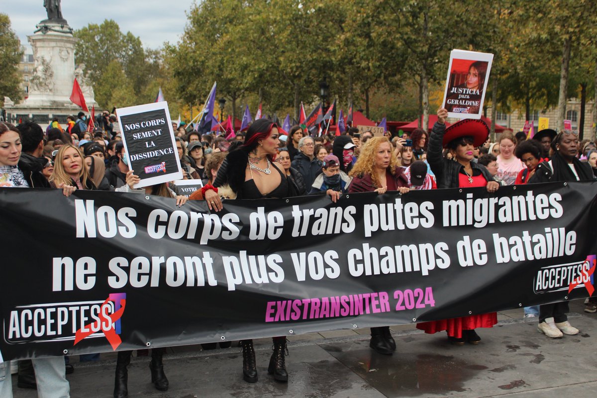 annesouyris's tweet image. « Personne n’est propriétaire de nos corps, personne n’est propriétaire de nos droits ».

Présente comme chaque année à l’#ExisTransInter. L’année écoulée nous démontre que nous sommes bien loin de l’égalité, et la transphobie assumée d’une partie non négligeable du gouvernement…