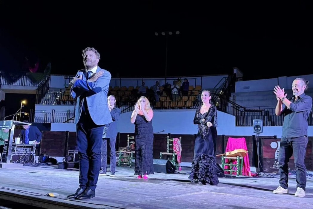 AnabelVeloso's tweet photo. Por fin!! ❤️ Ya tenemos las fotos del concierto de Gabri Pérez Palmero , Gabriel Pérez ❜𝙈𝙖𝙣𝙤 𝙙𝙚 𝙎𝙖𝙣𝙩𝙤❜, con el que se inauguró la Plaza de Toros de Ayuntamiento Laujar de Andarax  
Muchísimas gracias por este bonito encargo @dipalme_almeria https://t.co/prdVAtD1oJ